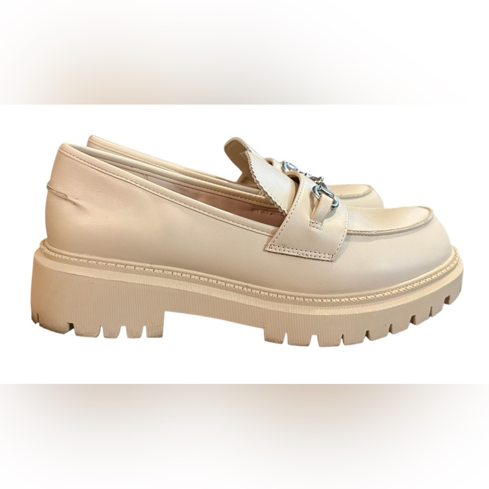 Skechers Cream Loafers